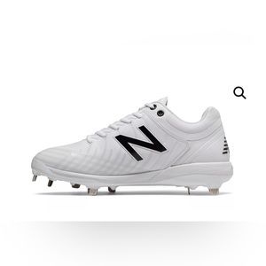 New Balance 4040v5 Metal Spikes – White/Black (L4040TW5)​